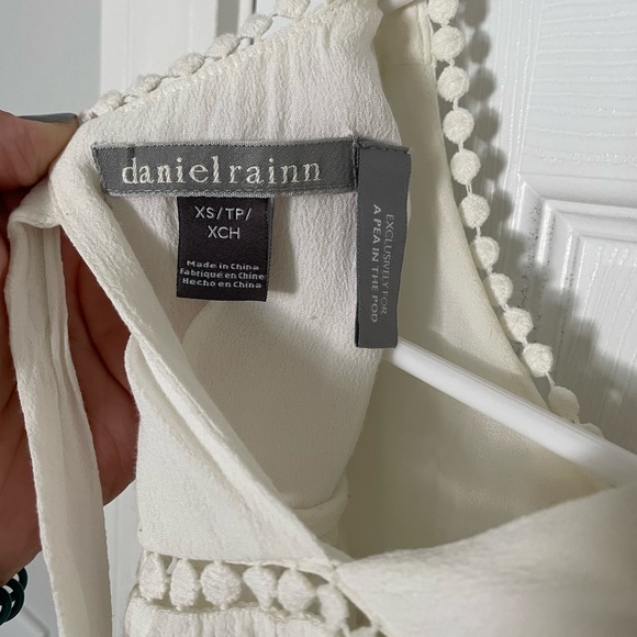 Beautiful white spring/summer maternity top! - Picture 3 of 4